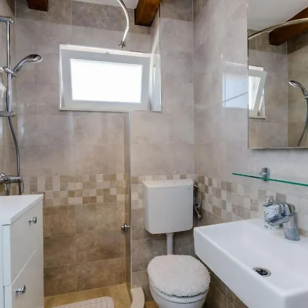 Lägenhet Marina View - One-bedroom With Terrace And Sea View