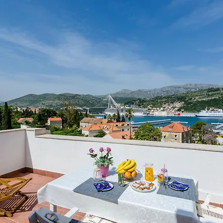 Marina View - One-bedroom With Terrace And Sea View Lägenhet *