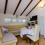 Marina View - One-bedroom With Terrace And Sea View 公寓 *