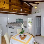 公寓 Marina View - One-bedroom With Terrace And Sea View