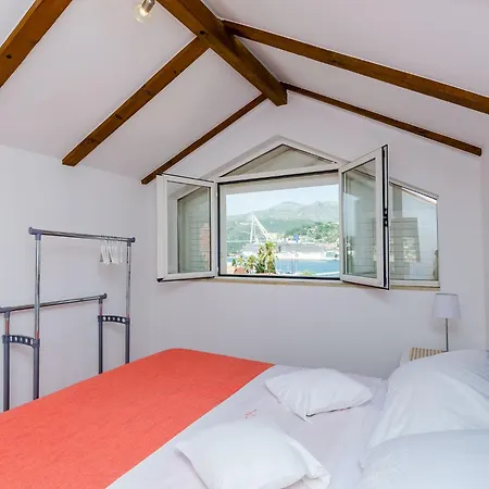 Marina View - One-bedroom With Terrace And Sea View *