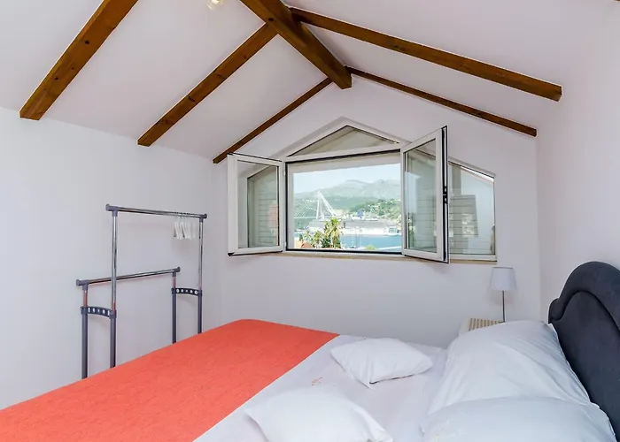 Marina View - One-bedroom With Terrace And Sea View *