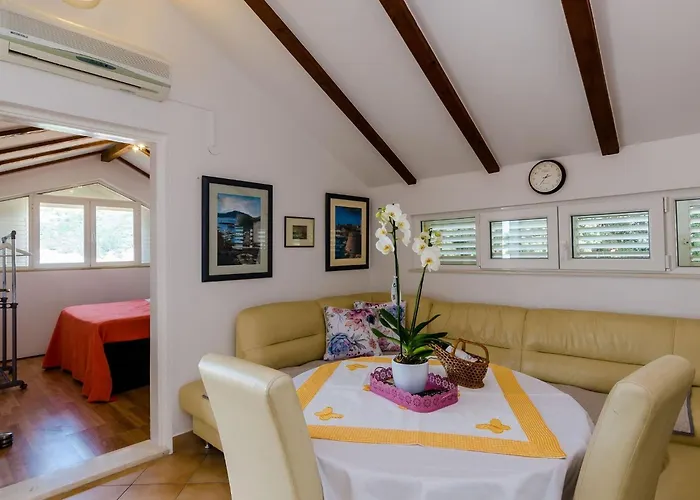Lägenhet Marina View - One-bedroom With Terrace And Sea View