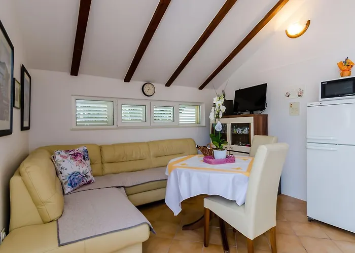 Marina View - One-bedroom With Terrace And Sea View 公寓 *