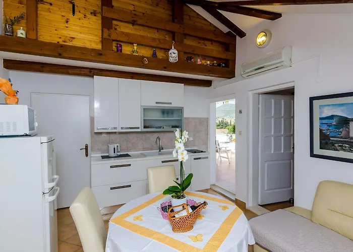 Apartmán Marina View - One-bedroom With Terrace And Sea View