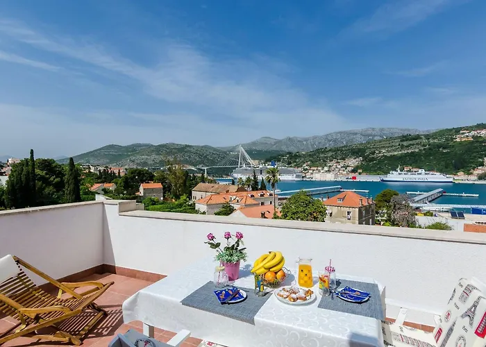 Marina View - One-bedroom With Terrace And Sea View 公寓 *