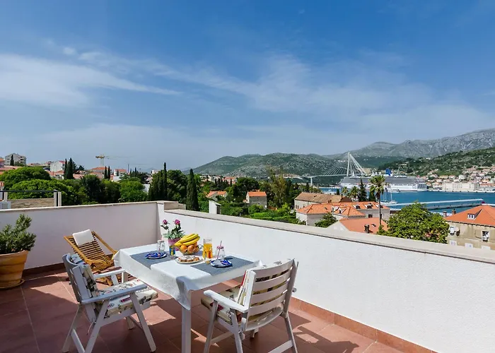 公寓 Marina View - One-bedroom With Terrace And Sea View *