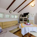 Apartmán Marina View - One-bedroom With Terrace And Sea View *