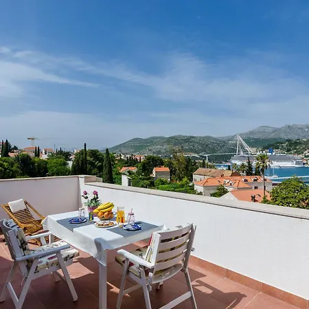 Apartmán Marina View - One-bedroom With Terrace And Sea View *